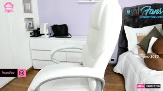 angie_mcqueen babe undressed and started jerking off