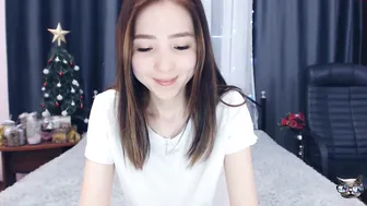 alueshka luxurious slut masturbates shaved pussy