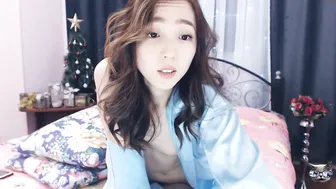 alueshka burning leggy babe pulls clit