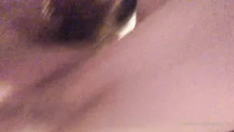 Jessy Dubai Onlyfans sexy mare caresses her nipples