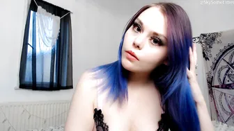 Sky_Sometimes beautiful bitch - deliciously jerks off her cunt