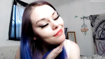 Sky_Sometimes beautiful bitch - deliciously jerks off her cunt