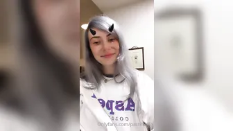 PastelWife onlyfans the bitch paid the courier for the pizza