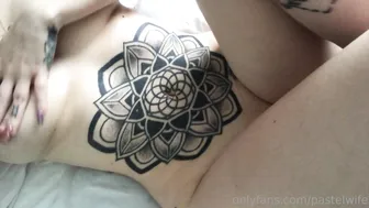 PastelWife onlyfans sweet chick fucks both holes