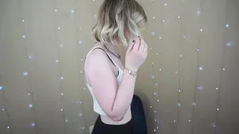 Mystie_Mae busty chick caresses shaved foil