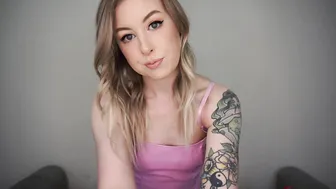 Mystie_Mae famous slut fucks both holes
