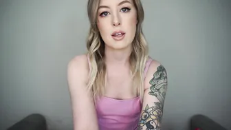 Mystie_Mae famous slut fucks both holes