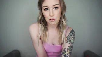 Mystie_Mae famous slut fucks both holes