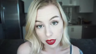 Mystie_Mae spicy bitch exposes her charms