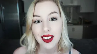 Mystie_Mae spicy bitch exposes her charms