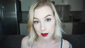 Mystie_Mae spicy bitch exposes her charms