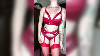 zaradurose onlyfans hot babe gives off huge ass