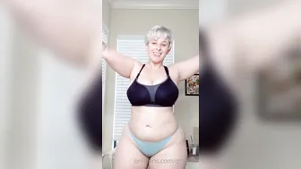 qtsnack onlyfans exciting bitch dancing in underwear