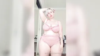 qtsnack onlyfans dark haired babe masturbates pussy with vibrator
