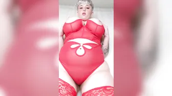 qtsnack onlyfans cute women lick nipples