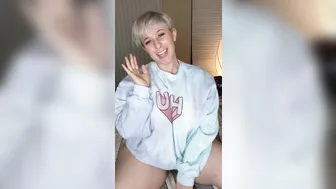 qtsnack onlyfans naughty babe caresses hairy cunt