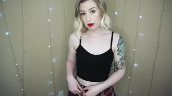 Mystie_mae impressive babe plays her vagina with sex toy