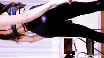 Roberta Cortes onlyfans leggy blonde pampers pussy with her fingers