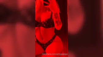 OnlyFans Emily_Rinaudo Sultry chick