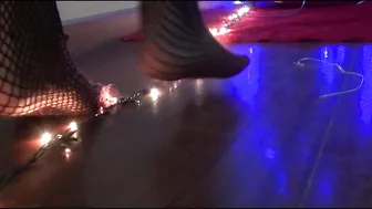 Lis_xxx beautiful chick divinely caresses charms