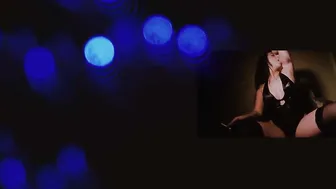 Lis_xxx charming babe undresses and jerks off