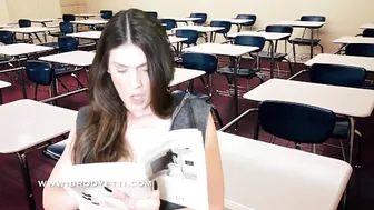 Iamyetti charming babe in free chat