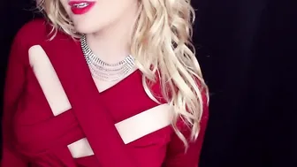 Fallon_Fairbanks cool skinny rubs her lips sex