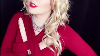 Fallon_Fairbanks cool skinny rubs her lips sex