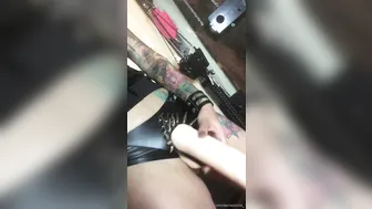 Damazonia onlyfans pretty lady puts on juicy vagina