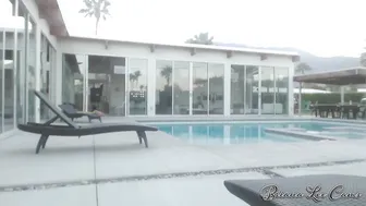 Briana_Lee naked babe demonstrates chocolate body