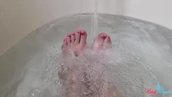 Nadialove gorgeous beast jumping on a dildo