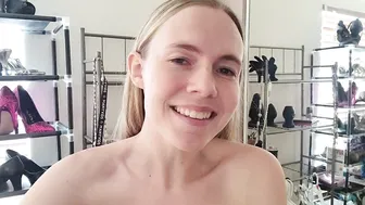 Nadialove mature skin fucks itself with a phallus