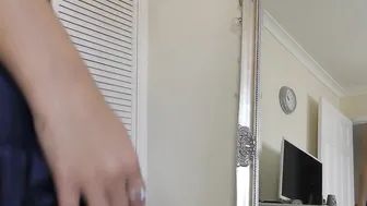 laurenlouise young trash masturbates shaved pussy