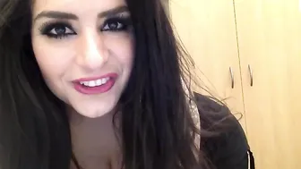 crystalcandy69 mature model caresses nipples and cunt