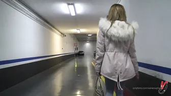 Vanessa Jhons onlyfans hot chick twirls big booty