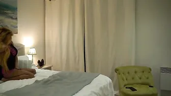 Vanessa Jhons onlyfans curve with a hanging chest caresses the vagina