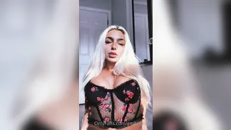 OnlyFans Emily_Rinaudo hot lady furiously twirling big ass