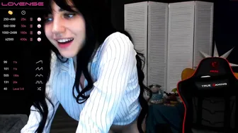 oxxme loves to cum on camera