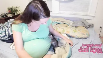 jerilynn mature chick pulls pussy