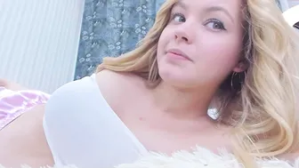 dianaholiday slutty lady fucks her ass hard