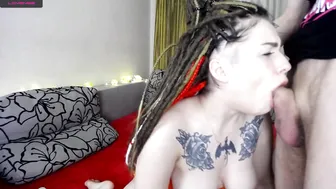 bonnieclydecom busty slut fucks pussy in the shower