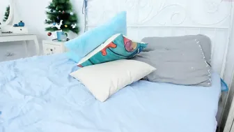 niurakoshkina sweet doll fingering pussy