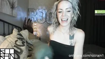 roorain hot brunette girl gently masturbates cunt