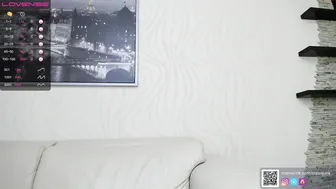 roxanjunk blond slut jerking off dick