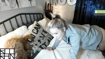 roorain shy slut with a nice ass fucks pussy