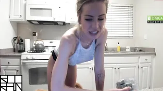 roorain cutie whore fucks vagina hard