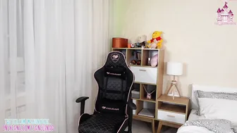 ms_guinevere cute lady shows natural tits