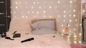 lindamlem busty bitch exposes her charms