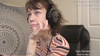 its_lily mysterious goddess gently caresses her ass with her fingers