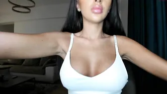 iamjoyxs cute passion pulls the cap with his fingers